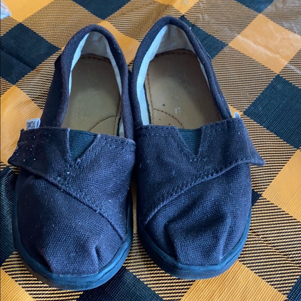 Toms Toddler size 7